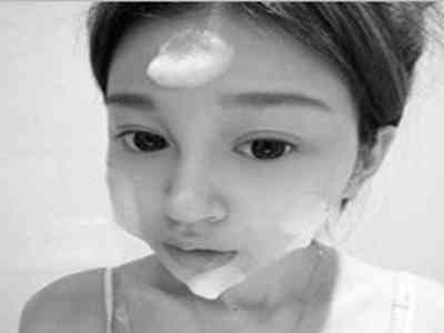 又烫又热又硬的蘑菇头怎么做：超详细教程教你打造完美发型，从烫发到造型一步到位